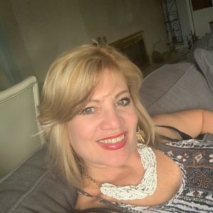 Meet your Posher, Roxana